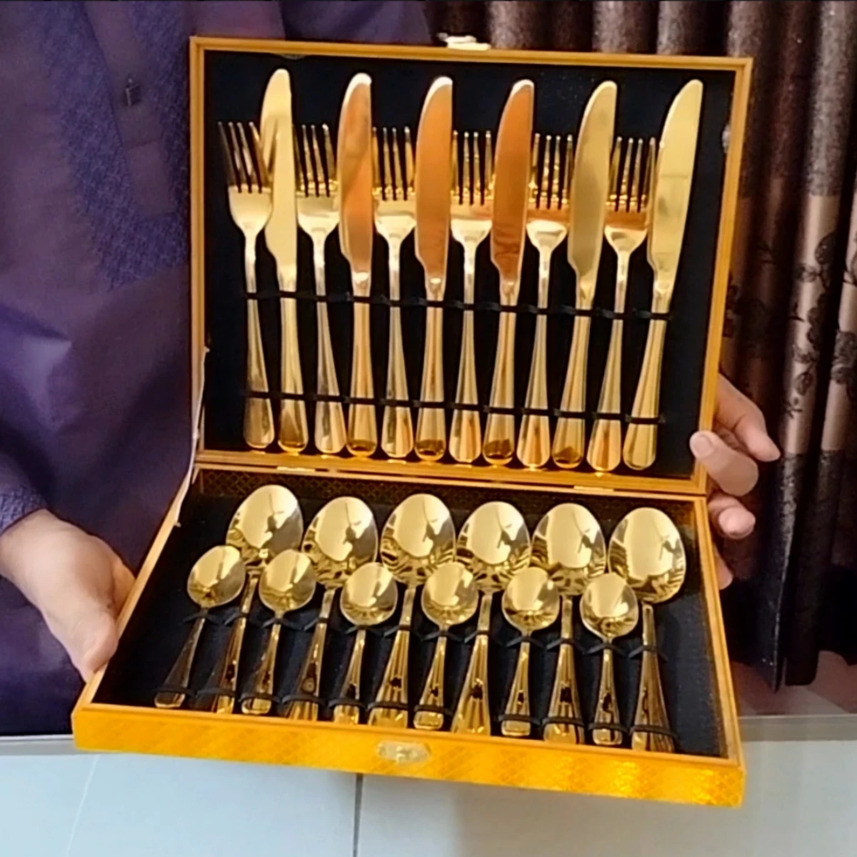 CUTLERY GOLD-PLATED 24-PIECE SET